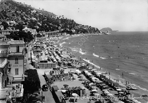 Cartolina Alassio Spiaggia ombrelloni viale lungomare 1957
