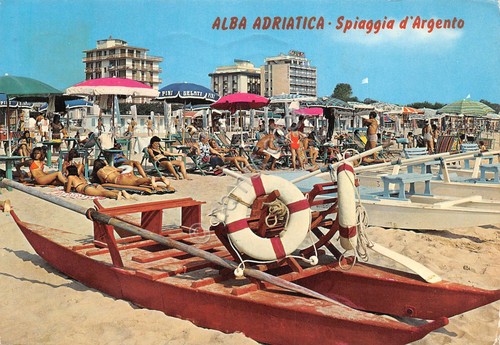 Cartolina Alba Adriatica Spiaggia d'Argento Grandi Alberghi animata pattino