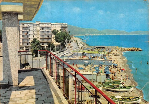 Cartolina Albenga Panorama da terrazzo spiaggia barche animata 1962 (Savona)