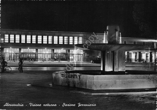 Cartolina Alessandria Stazione Ferroviaria notturno fontana 1955