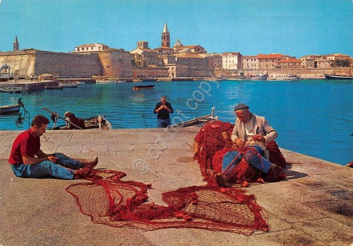 Cartolina Alghero Porto Pescatori che riparano reti 1968 (Sassari)
