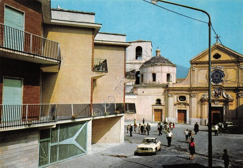 Cartolina Arienzo Via S. Alfonso animata case chiesa anni '70