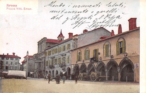 Cartolina Arona Piazza V. Emanuele animata carro 1900 circa