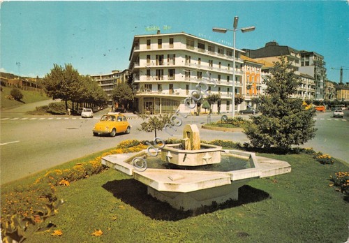 Cartolina Arona una piazza 1973 (Novara)