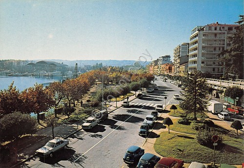 Cartolina Arona via lungolago auto case e lago anni '80
