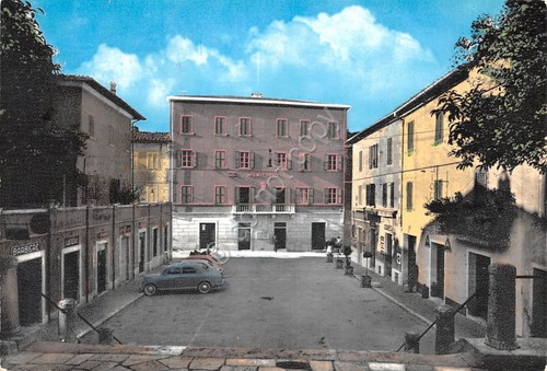 Cartolina Asciano Piazza Garibaldi