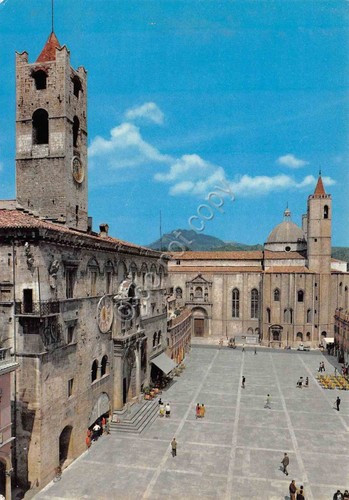 Cartolina Ascoli Piceno Piazza del Popolo animata anni '70