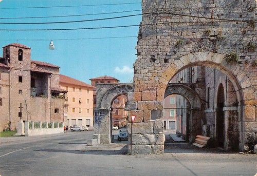 Cartolina Ascoli Piceno Porta Romana case auto anni '70