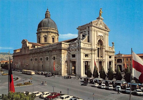 Cartolina Assisi Santa M. degli Angeli auto d'epoca anni '80