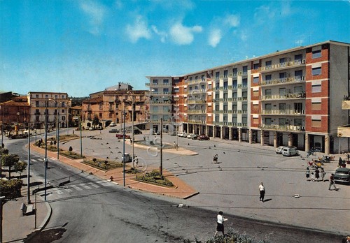 Cartolina Atripalda Piazza Umberto I animata case anni '80