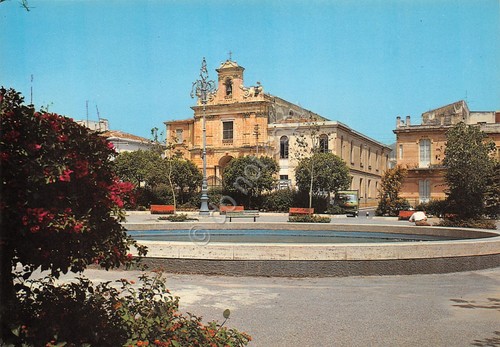 Cartolina Avola Piazza Regina Elena Chiesa S. Antonio Abate fontana …