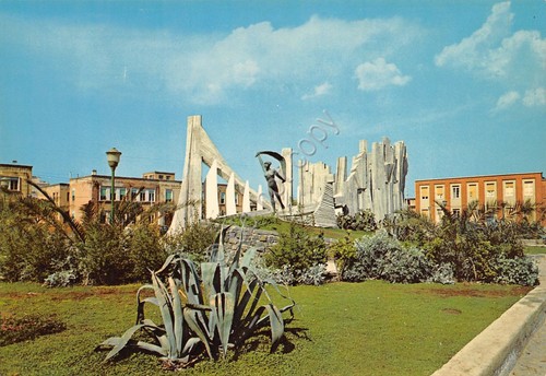 Cartolina Barcellona Messina Monumento ai Caduti case