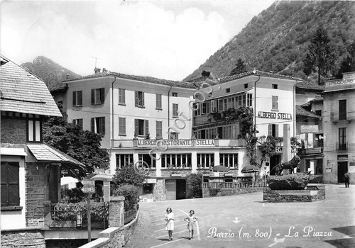 Cartolina Barzio la Piazza Albergo Stella 1959 (Como)