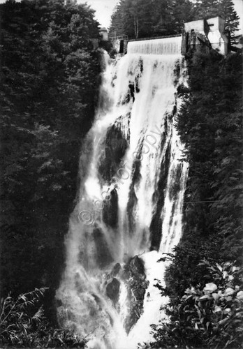 Cartolina Bellano Lago di Como la cascata dell'Orrido anni '50