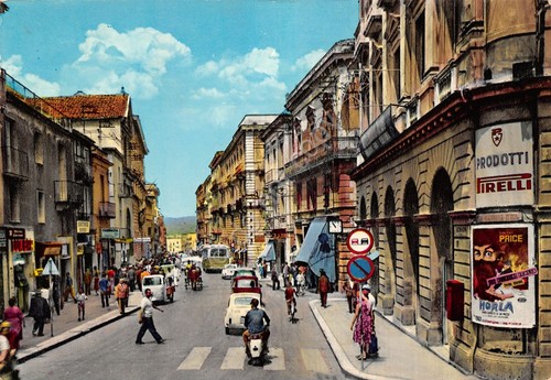 Cartolina Benevento Corso Garibaldi Pirelli animata timbro targhetta 1978