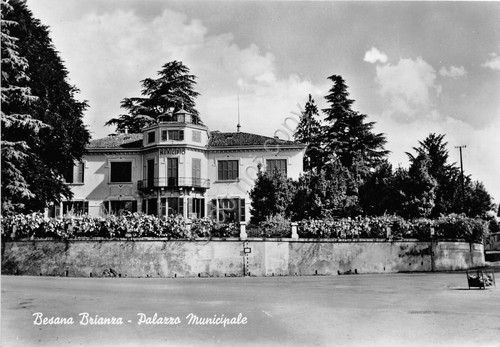 Cartolina Besana Brianza Palazzo Municipale VG 1960 (Milano)