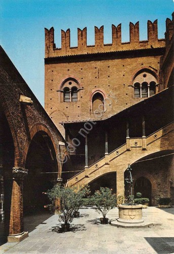 Cartolina Bologna Palazzo Re Enzo cortile interno