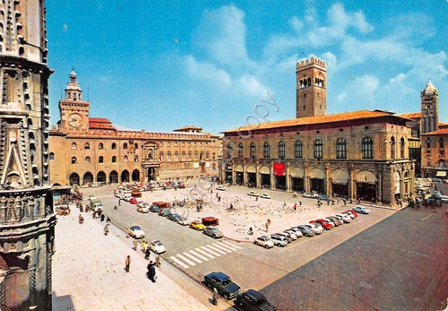 Cartolina Bologna Piazza Maggiore auto 1970