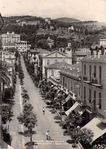 Cartolina Bordighera Corso Italia animata 1951 segnata (Imperia)