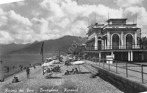 Cartolina Bordighera Kursaal spiaggia animata 1954