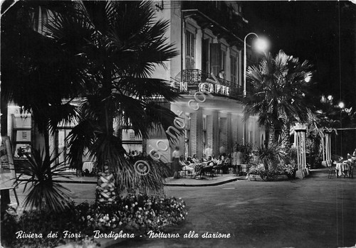 Cartolina Bordighera Notturno By night alla Stazione '50 (Imperia)