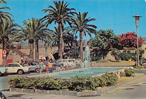 Cartolina Borghetto Santo Spirito Fontana animata auto d'epoca (Savona)