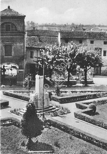 Cartolina Borgo San Giacomo Monumento ai Caduti anni '40 (Brescia)