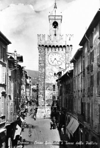 Cartolina Brescia Corso Garibaldi animata negozi Torre Pallata