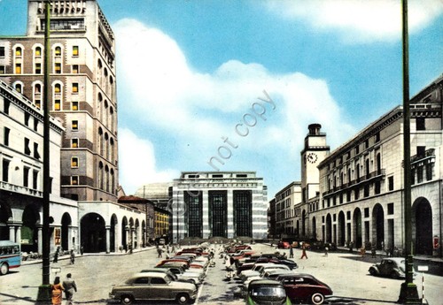 Cartolina Brescia Piazza della Vittoria auto d'epoca colorata anni '60