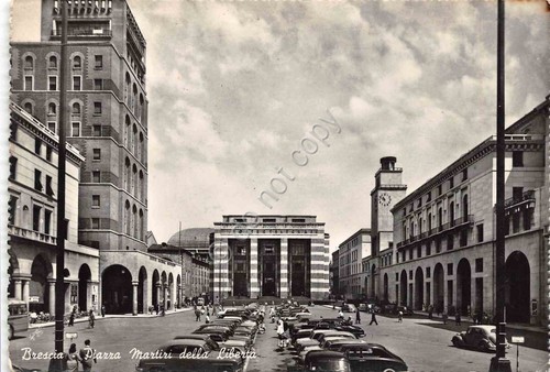 Cartolina Brescia Piazza Martiri della Libertà auto animata 1957