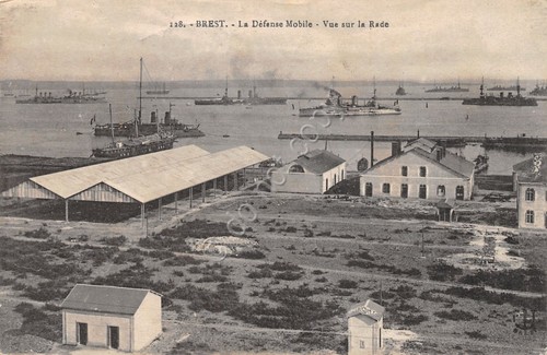 Cartolina Brest La defense Mobile vue sur la rade