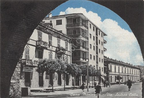 Cartolina Cairo Montenotte Via Andrea Colla animata 1954