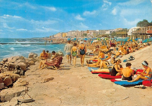 Cartolina Caorle spiaggia animata anni '80
