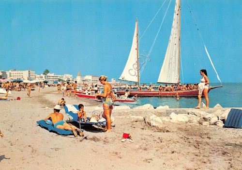 Cartolina Caorle spiaggia di Ponente animata barca a vela anni …