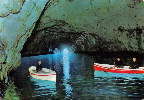 Cartolina Capri Grotta Azzurra interno barche barcaioli (Napoli)