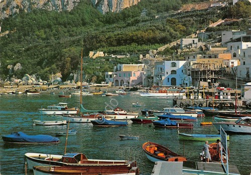 Cartolina Capri Marina Grande Piccolo porto Distributore benzina Esso (Napoli)