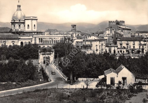 Cartolina Capua Ingresso da Porta Napoli auto case anni '50