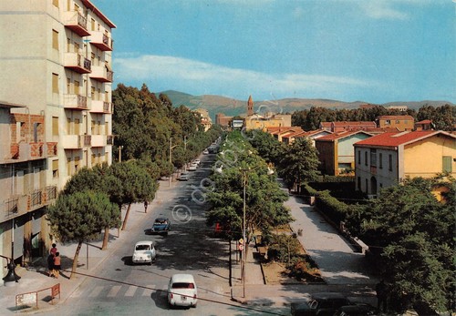 Cartolina Carbonia Via Gramsci dall'alto auto