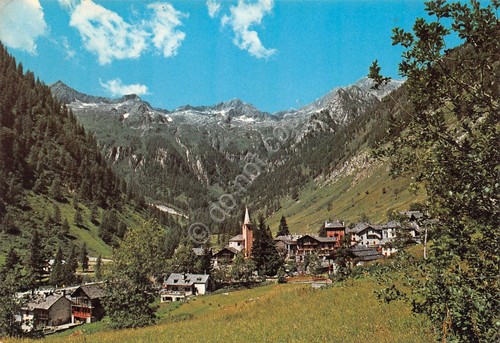 Cartolina Carcoforo Valsesia panorama del paese case 1977