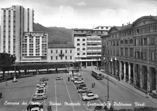 Cartolina Carrara dei Marmi Piazza Matteotti Grattacielo auto d'epoca anni …