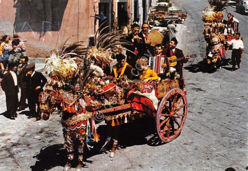 Cartolina Carretto Siciliano abiti tradizionali durante sfilata