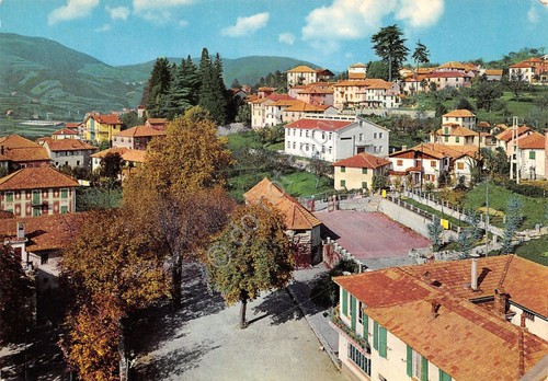 Cartolina Casella panorama paese campo da tennis/calcio