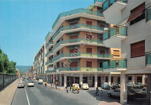 Cartolina Caserta Corso Giannone case CaffÃ¨ Gorizia animata anni '80