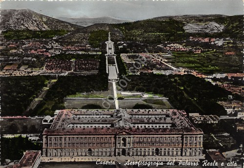 Cartolina Caserta vista aerea del Palazzo Reale e città colorata …