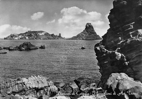 Cartolina Catania dintorni Faraglioni di Aci Trezza 1953