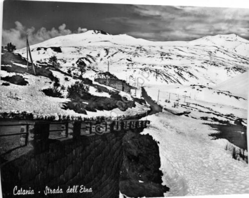 Cartolina Catania Strada dell' Etna neve 1952