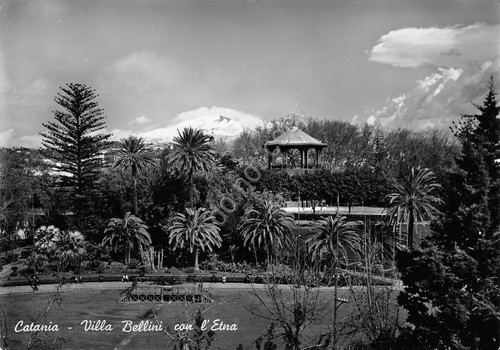 Cartolina Catania Villa Bellini con Etna 1952