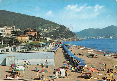 Cartolina Cavi di Lavagna Spiaggia animata anni '60