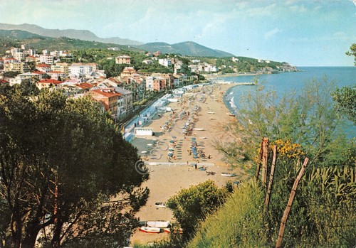 Cartolina Celle Ligure panorama e spiaggia (Savona)