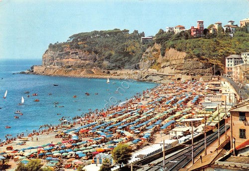 Cartolina Celle Ligure Spiaggia di Ponente 1969 animata Ferrovia (Savona)